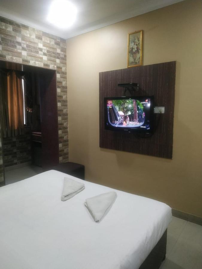โฮเต็ล ไดมอนด์ สวีท Hotel โกลกาตา ภายนอก รูปภาพ