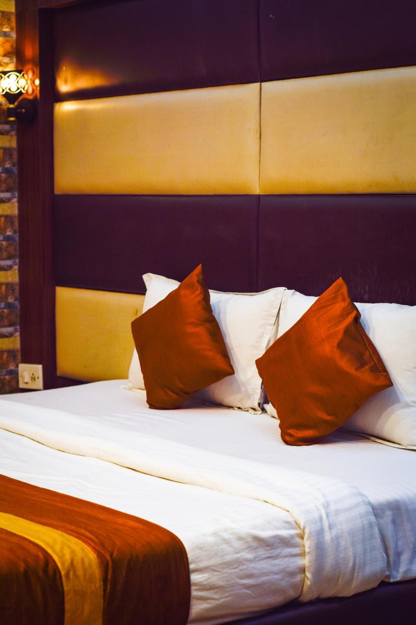 โฮเต็ล ไดมอนด์ สวีท Hotel โกลกาตา ภายนอก รูปภาพ