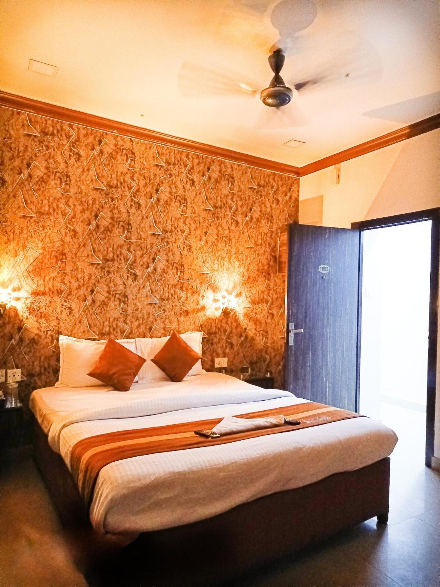 โฮเต็ล ไดมอนด์ สวีท Hotel โกลกาตา ภายนอก รูปภาพ
